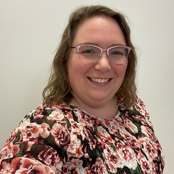 Meet your Posher, Megan - Picture 2 of 4